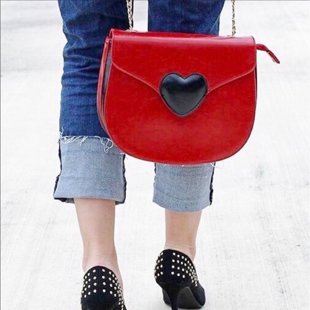 Adorable Shoulder Bag With Heart Shaped Design
